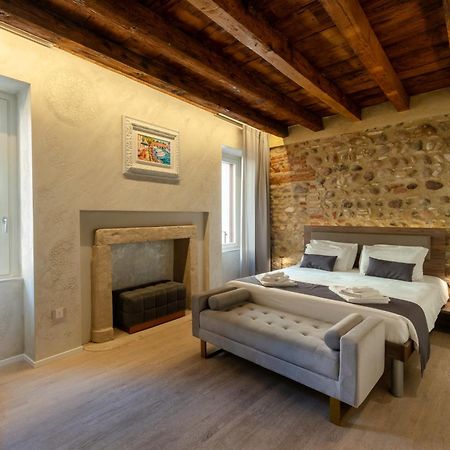 Отель La Casa In Paese Пескьера-дель-Гарда Экстерьер фото