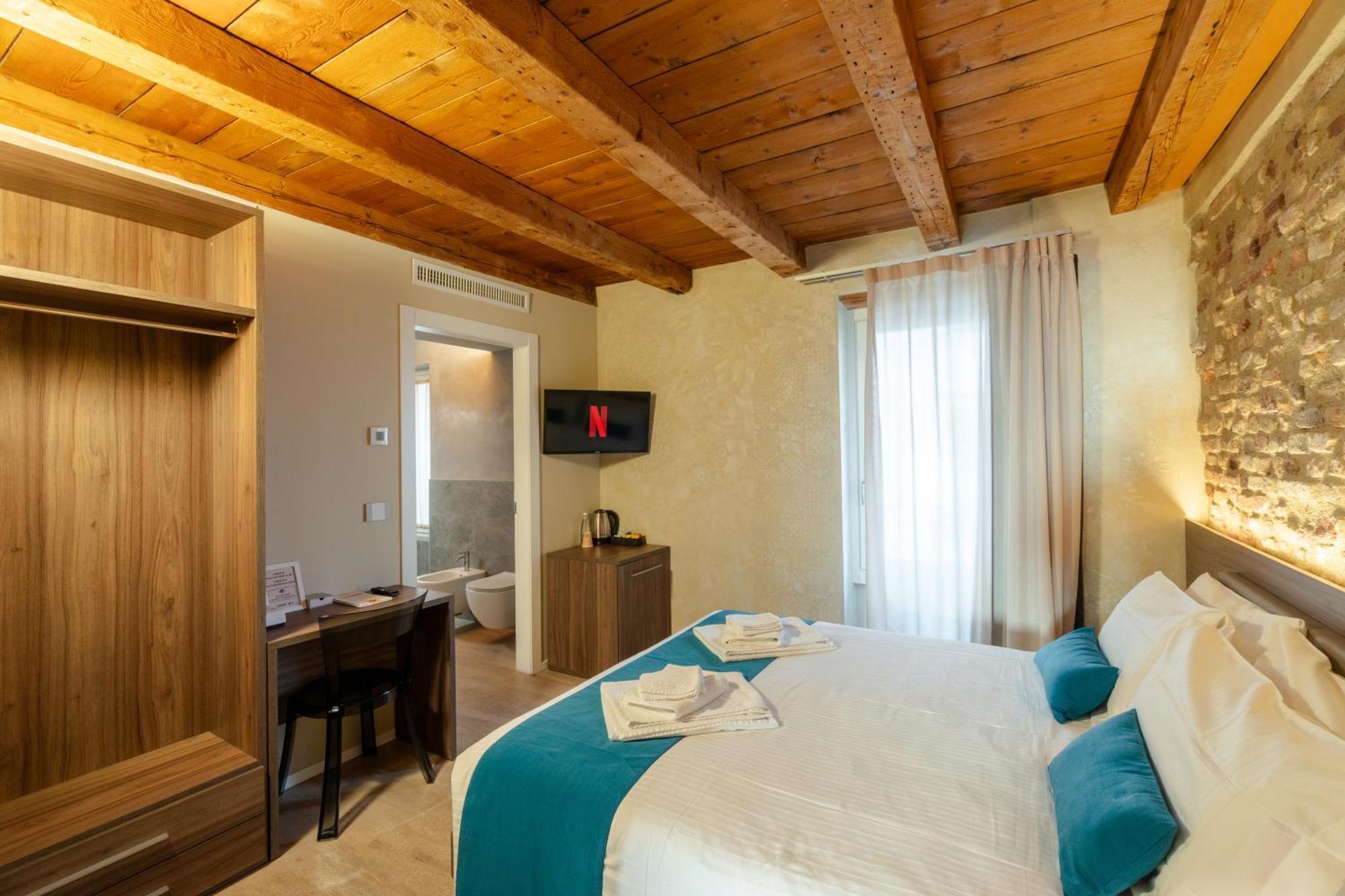 Отель La Casa In Paese Пескьера-дель-Гарда Экстерьер фото